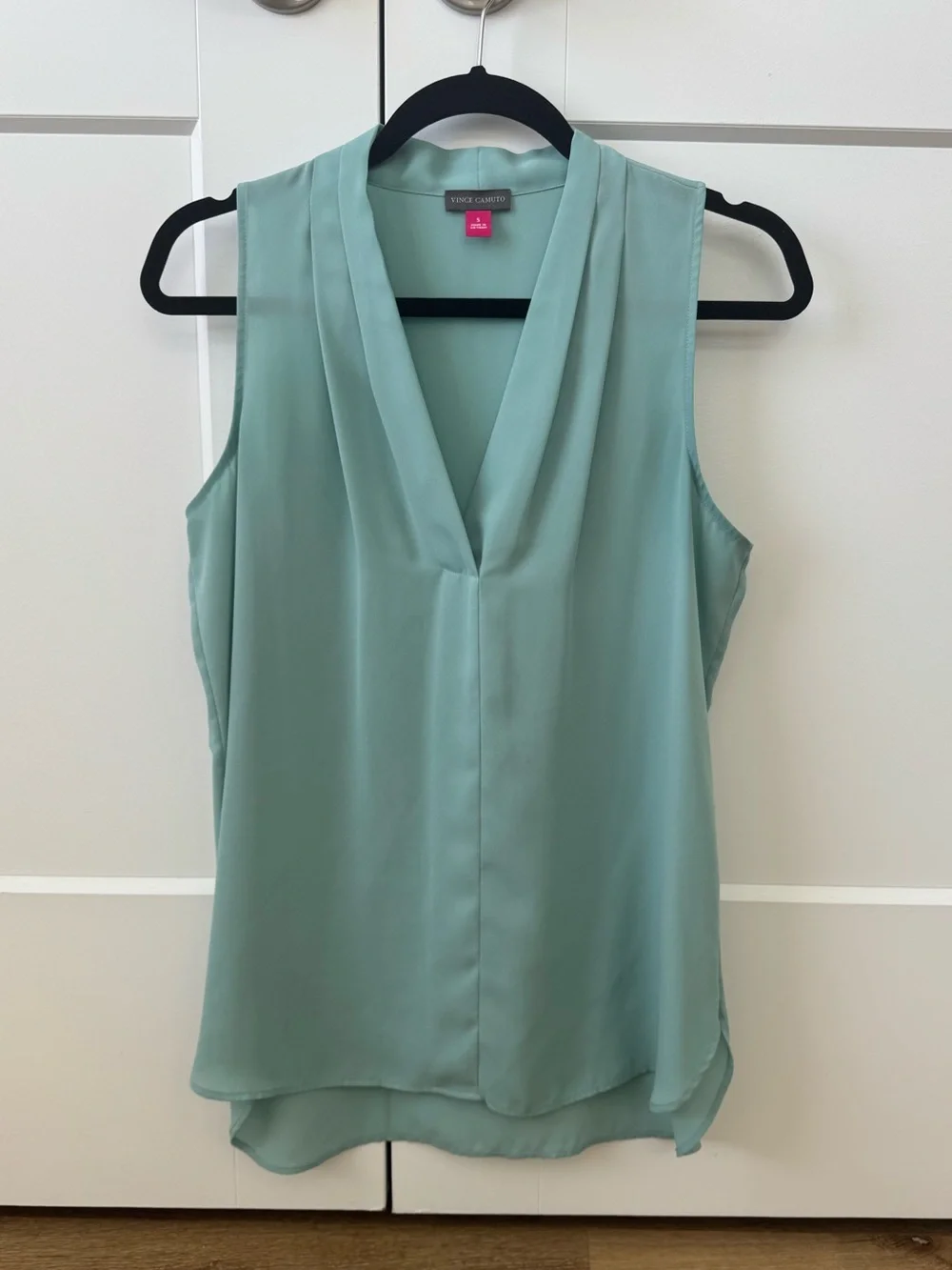 Women’s Vince Camuto Sleeveless V-Neck Shell Top